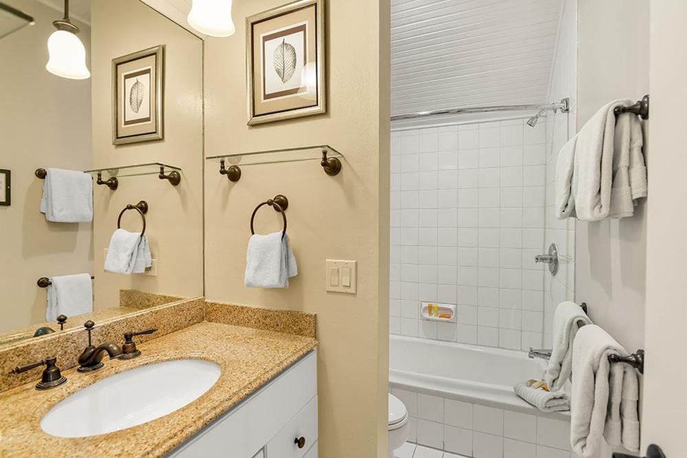Independence Square 213, Spacious Hotel Room With 2 Queen Beds, Wet Bar, And Sitting Area アスペン エクステリア 写真
