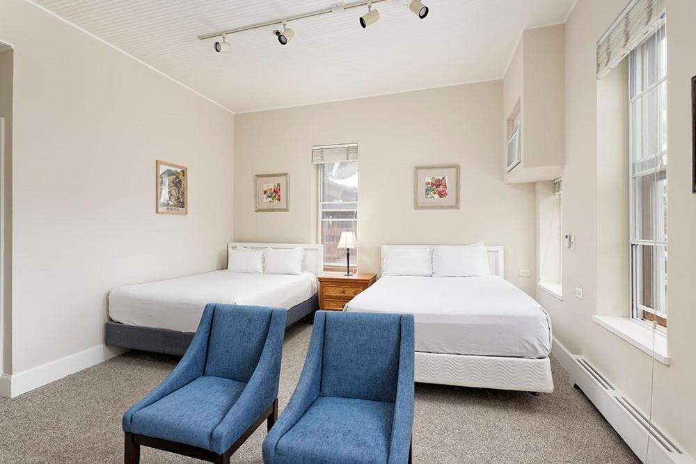 Independence Square 213, Spacious Hotel Room With 2 Queen Beds, Wet Bar, And Sitting Area アスペン エクステリア 写真